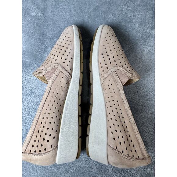 Earth Woman's Taupe Perforated Nubuck Slip-On Comfort Loafer Flats Size 6.5 - Picture 9 of 11